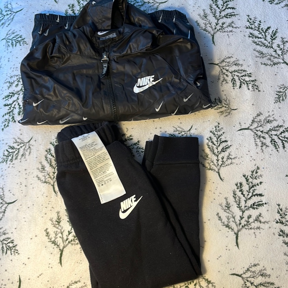 NIKE 4t jacket and 4t jogger sweatpants - used